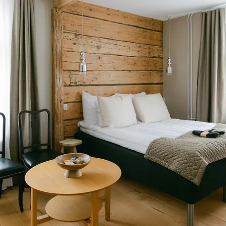 Lillan Hotel&kök Hotell 4*